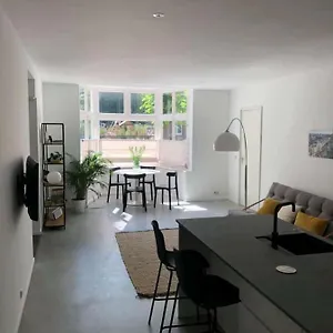 Apartment Huize Hoge Fronten